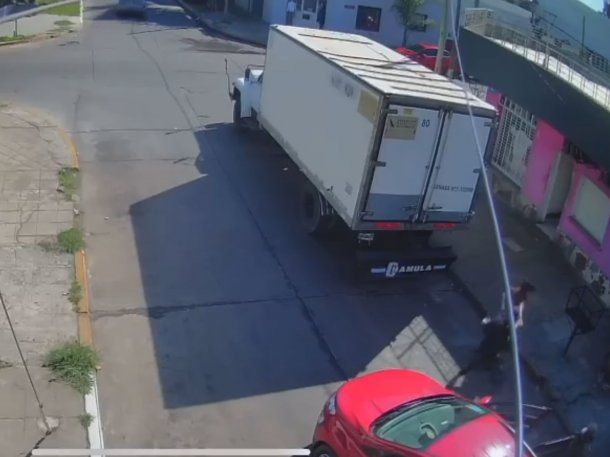 La Tablada: violento asalto a una pareja de estudiantes en una parada de colectivos