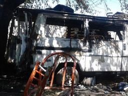 tragedia en jose c. paz: se incendio una camioneta y murio un nene tragedia en jose c. paz: se incendio una camioneta y murio un nene