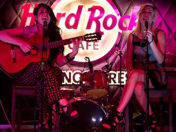 pinktober hace rock contra el cancer de mama pinktober hace rock contra el cancer de mama