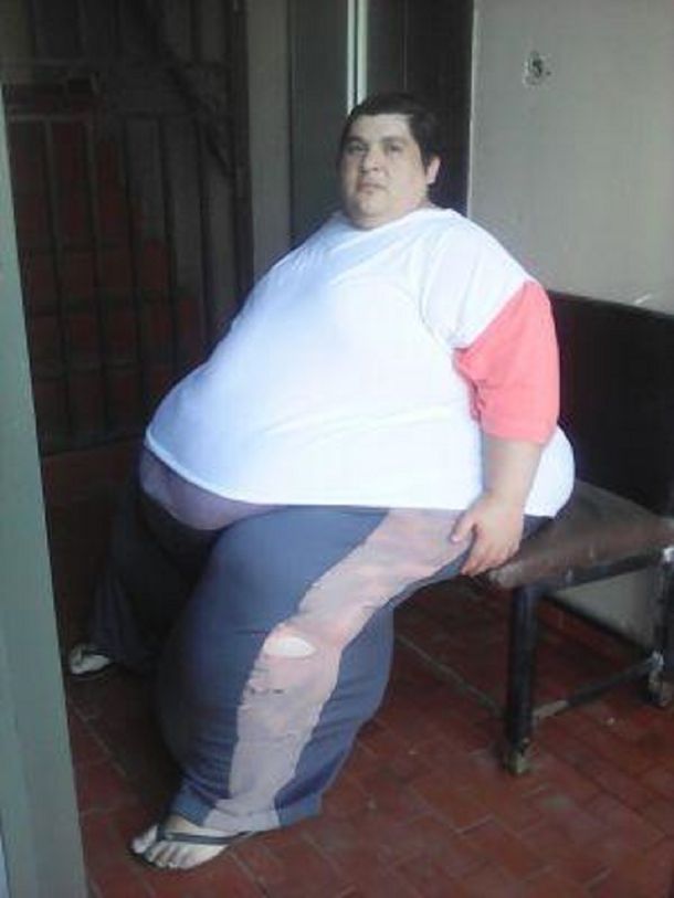 Pesa 360 kilos y hace un dramático pedido de ayuda