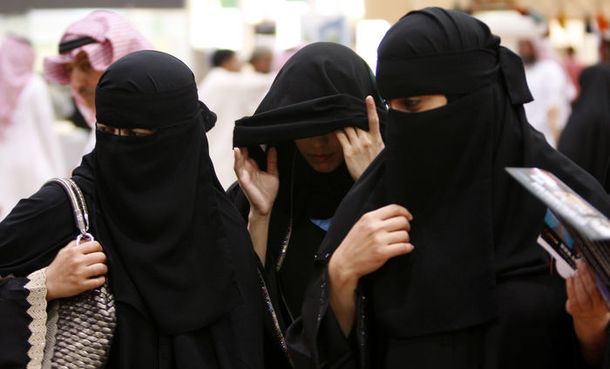 Insólito: Arabia prohíbe el uso de hamacas a las mujeres para evitar abusos