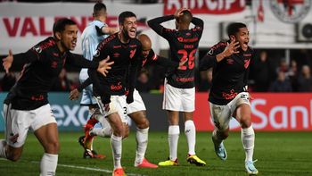 en la ultima jugada, paranaense elimino a estudiantes en la plata en la ultima jugada, paranaense elimino a estudiantes en la plata
