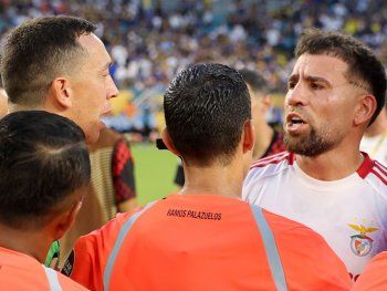 Marchesín reveló cómo fue su charla con Otamendi tras el cruce