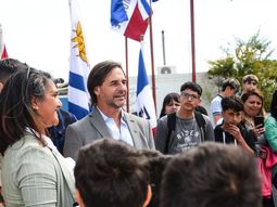 El presidente Luis Lacalle Pou mantiene una imagen positiva en Uruguay. El presidente Luis Lacalle Pou mantiene una imagen positiva en Uruguay.