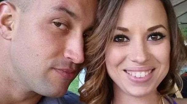 Publicó fotos de su mujer e hija en el ataúd para pedir justicia