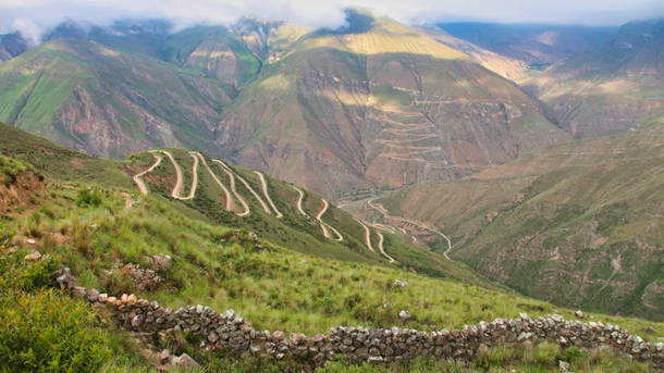 El pueblo rodeado entre montañas y es uno de los destinos más lindos
