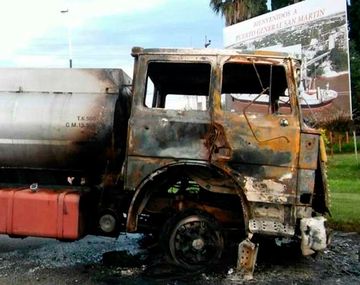 El camión terminó prendido fuego