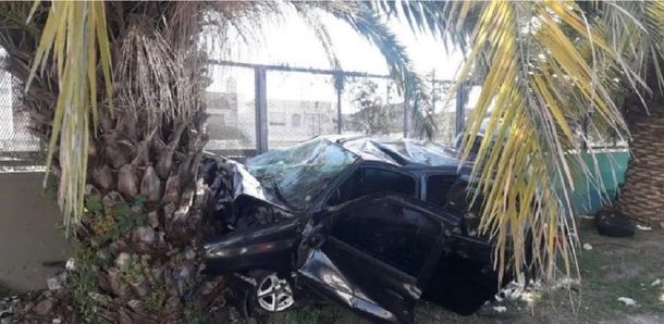 Quilmes: un auto chocó contra una palmera y murieron tres jóvenes