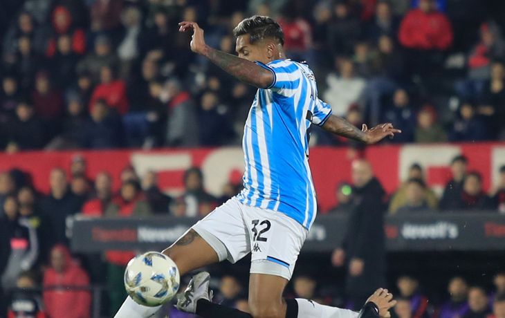 Racing se impuso ante Newells y ahora acompaña a Huracán en la cima