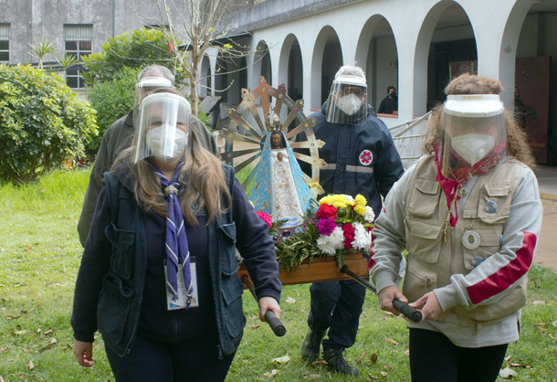 Los fieles siguieron la peregrinación virtual a Luján con pedidos por los trabajadores de la salud y las víctimas de la pandemia