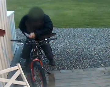 Atrapan a un hombre que tenía sexo con bicicletas en la calle