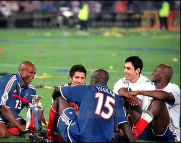 Con la 13, Sylvain Wiltord, en la consagración en la Euro 2000, donde hizo un gol en la final