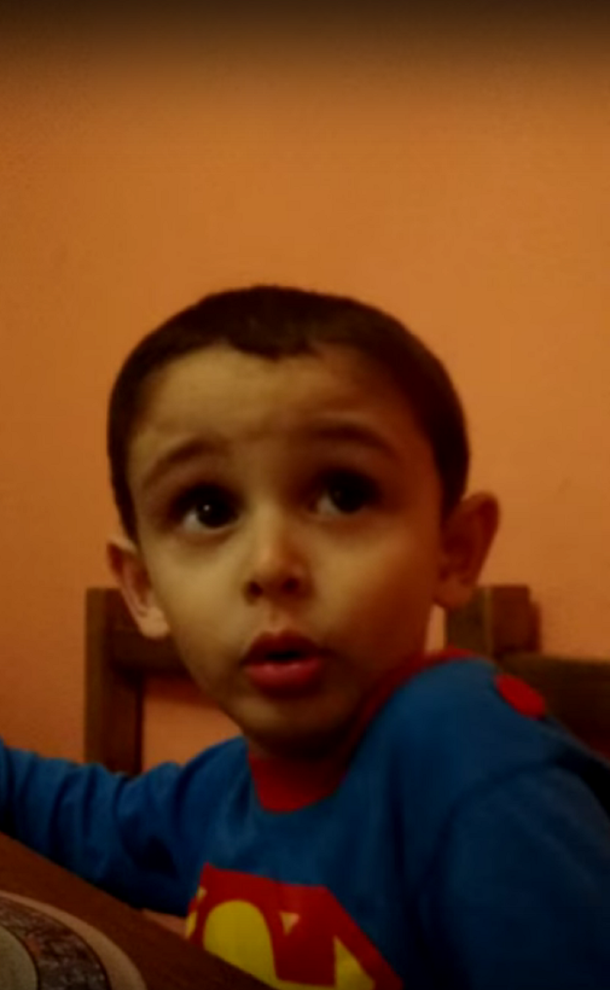 El dilema de un nene de 4 años: besó a una chica y su esposa se enojó