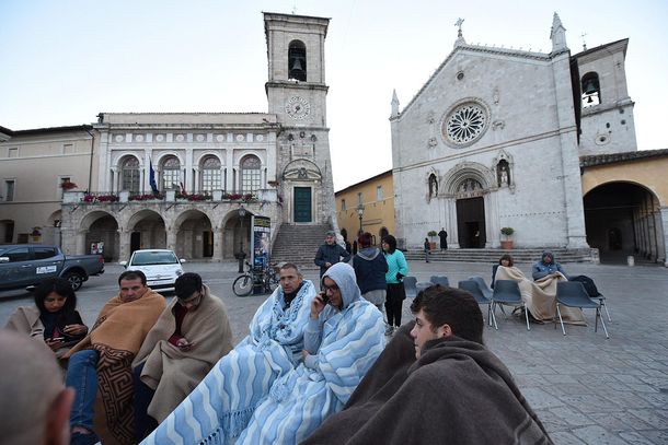 Fuerte terremoto sacude al centro de Italia repercutiendo en Roma y en el Vaticano