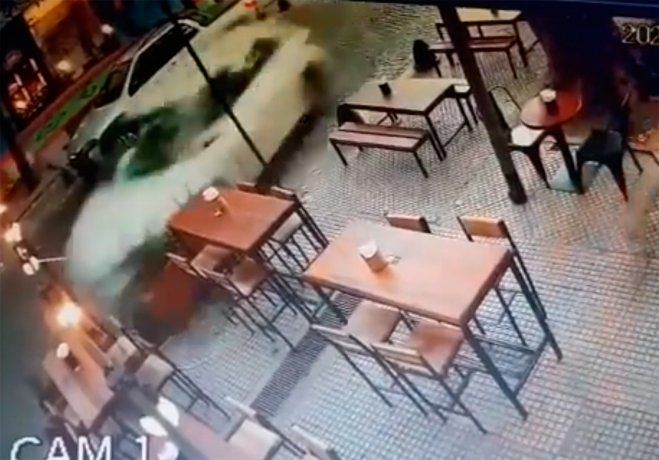 Así fue el choque que pudo haber terminado en tragedia en Palermo