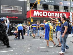 las imagenes del descontrol en el obelisco las imagenes del descontrol en el obelisco