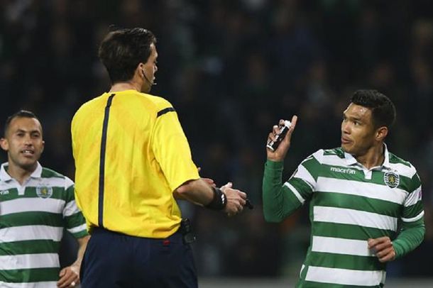 Otra locura de Teo: le robó el aerosol al árbitro para festejar un gol y lo amonestaron