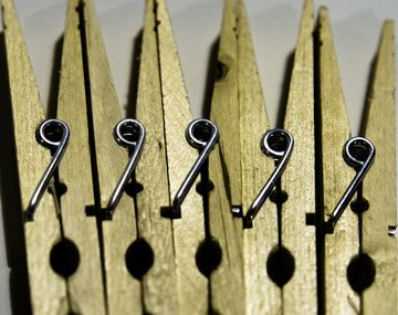 Fábrica de broches del país