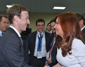 La Presidenta se reunió con el fundador de Facebook en la Cumbre de las Américas