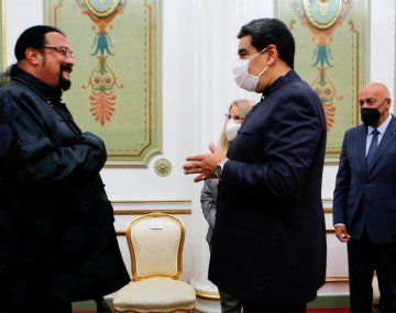 Una figura histórica del cine de Estados Unidos tocó la guitarra con Maduro