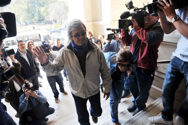 Para el padrastro de Ángeles, Mangeri se volvió loco