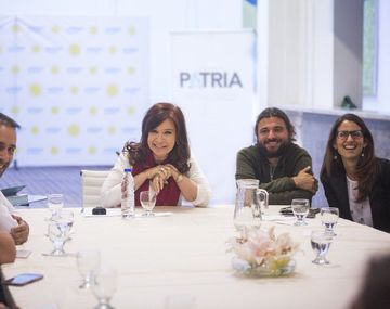 Cristina Kirchner recibió a militantes en el Instituto Patria
