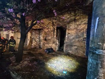 Tragedia en Córdoba: dos niños y un hombre murieron tras incendiarse su casa