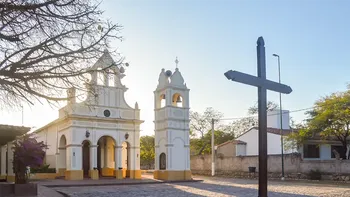 El pueblo para hacer deportes acuáticos y está lleno de naturaleza El pueblo para hacer deportes acuáticos y está lleno de naturaleza