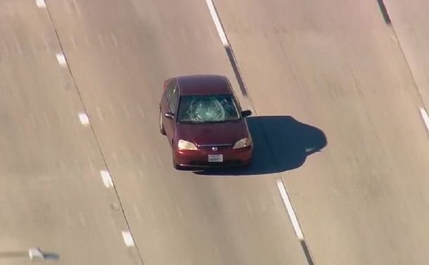 Tras más de dos horas, redujeron al conductor que atropelló y huyó en Los Ángeles