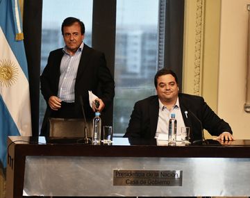 Quintana y Triaca anunciaron un bono y baja de Ganancias en el aguinaldo