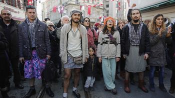 usan pollera contra el abuso sexual usan pollera contra el abuso sexual