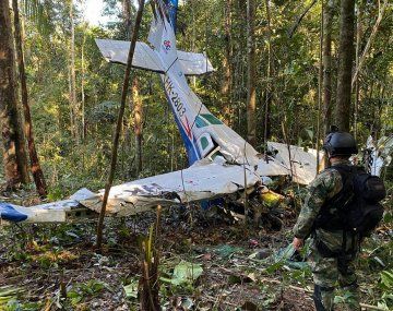Continúa la búsqueda contrarreloj de cuatro niños en la selva de Colombia tras un accidente aéreo
