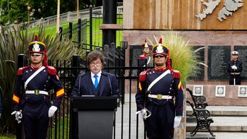 milei, en el acto por el dia del veterano de malvinas: a nuestros heroes, honor y gloria milei, en el acto por el dia del veterano de malvinas: a nuestros heroes, honor y gloria