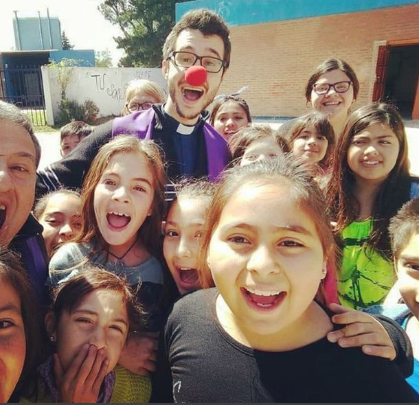 Córdoba: ¿quién es el Paya cura  que es furor en Instagram?