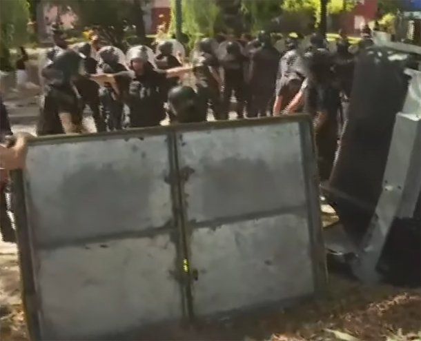 Máxima tensión en Dellepiane: corte, desalojo e incidentes