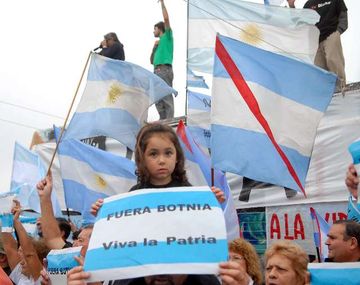 Los asambleístas cuestionan el bloqueo del gobierno uruguayo