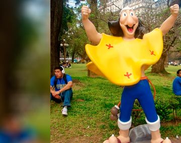 No se salva ni Patoruzú: robaron su estatua en el Paseo de la Historieta
