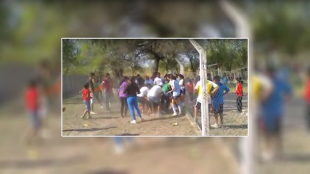 Brutal pelea en un partido de fútbol femenino
