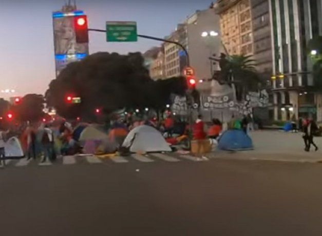 Caos en el centro porteño por un campamento piquetero en la 9 de Julio