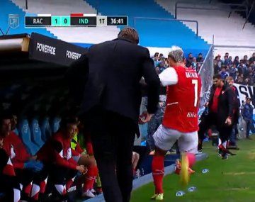 La reacción de Batallini al ser reemplazado en el clásico de Avellaneda