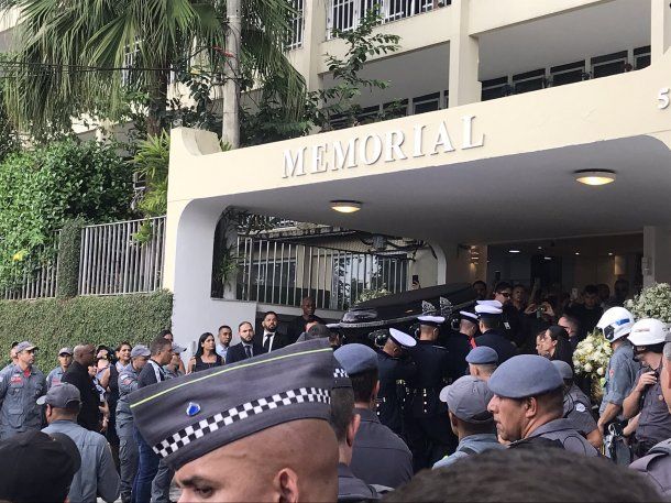 El último adiós a Pelé: sus restos descansan cerca del estadio de Santos