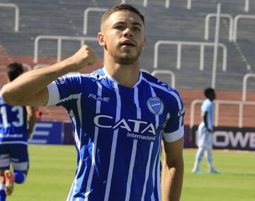 Racing perdió 2-0 con Godoy Cruz y se alejó de la punta