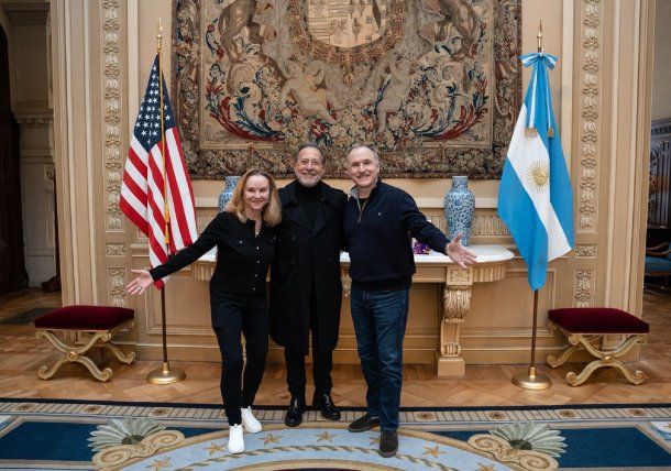 Guillermo Francella junto al embajador de Estados Unidos