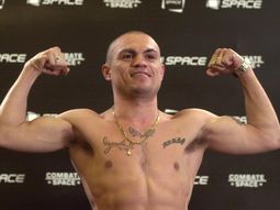 Prohíben salir del país a la Hiena Barrios para ir a pelear