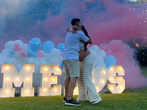 Con un emocionante vídeo, Daniela Celis y Thiago Medina revelaron el sexo de sus bebés