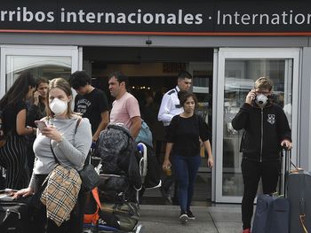 La frontera no est&aacute; cerrada para los argentinos a pesar de la cuarentena