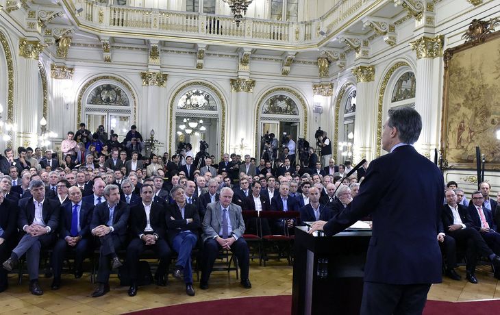 Macri pidió a los empresarios no reducir su plantilla de empleados