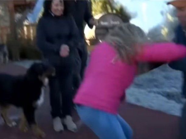 Otro blooper de Paula Bernini en vivo: casi se cae en Neuquén por una capa de hielo