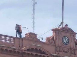inusuales movimientos en la terraza de la casa rosada este viernes: ¿que paso? inusuales movimientos en la terraza de la casa rosada este viernes: ¿que paso?
