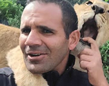 La reacción de una leona al reencontrarse con su cuidador después de años